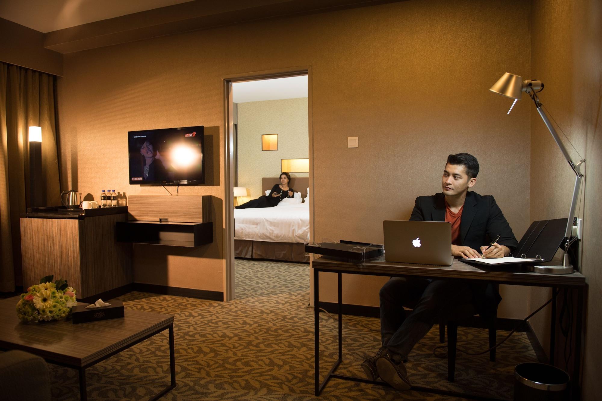 Grand Alora Hotel 4*
