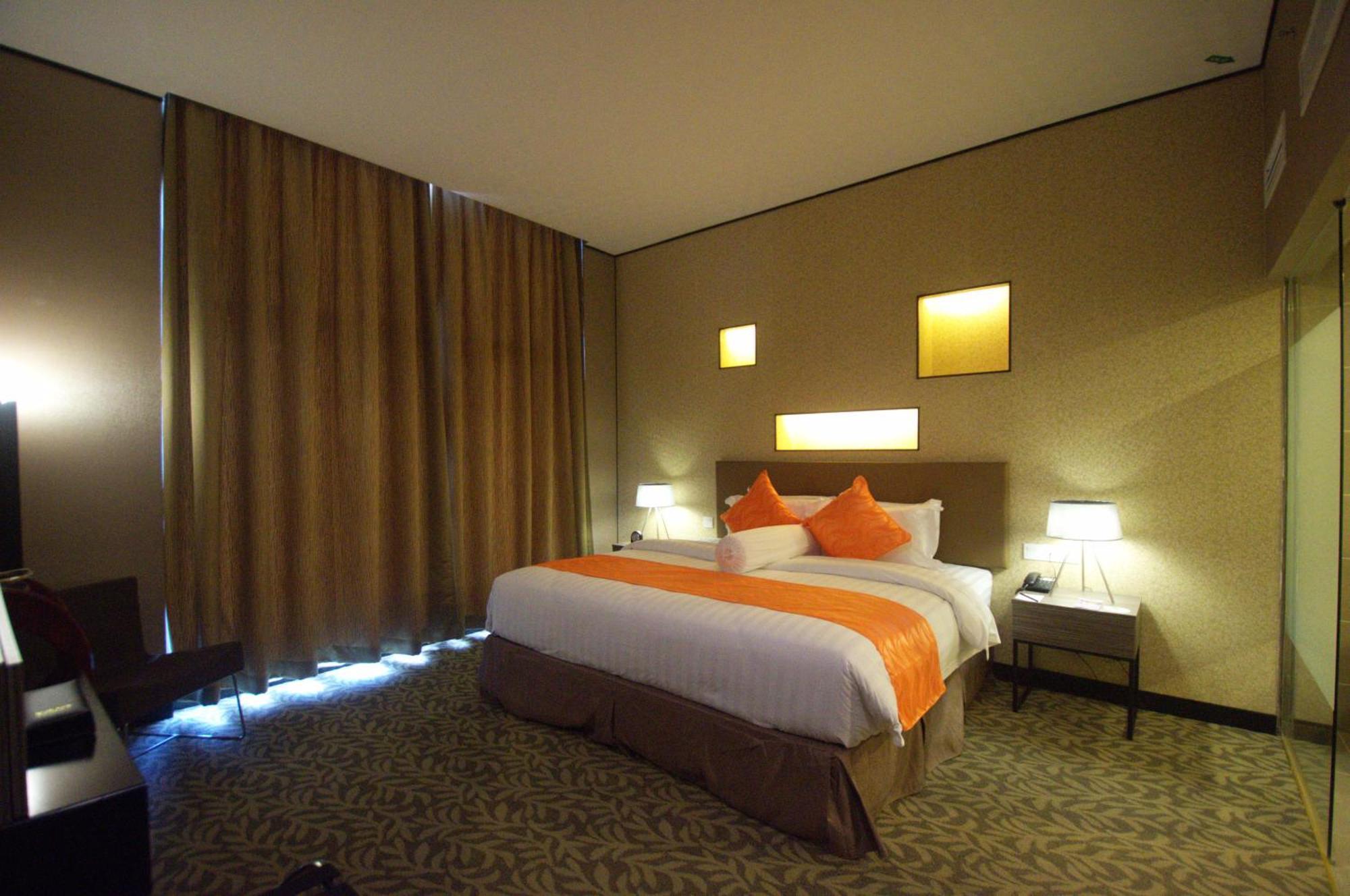 Grand Alora Hotel