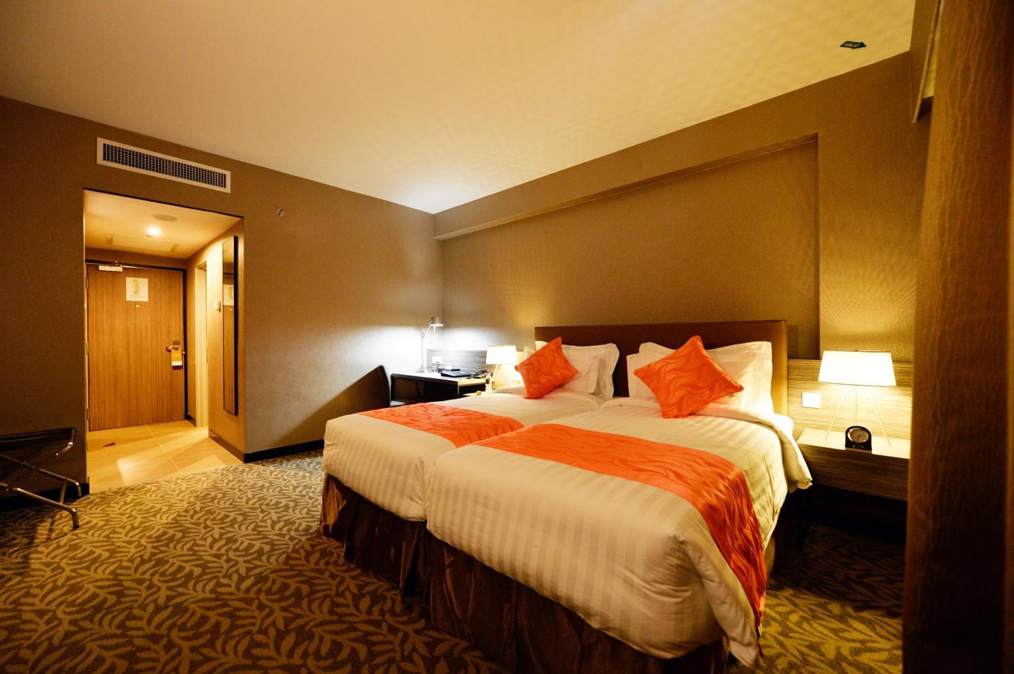 Hotel Grand Alora 4*