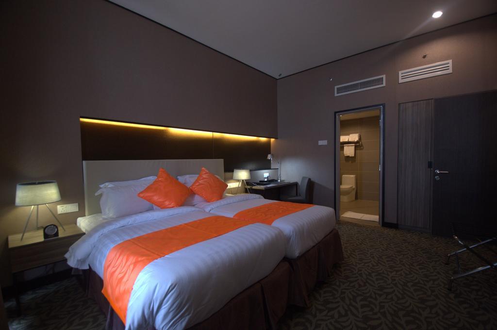 Hotel Grand Alora 4*
